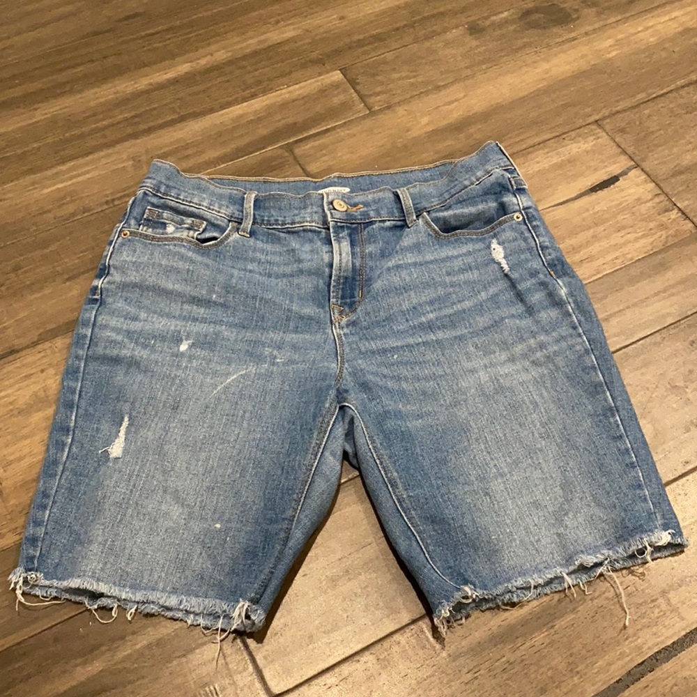 Old Navy Bermuda Raw Hem Jean Shorts Womens Size 6